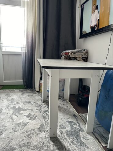 круглый кухонный стол: Кухонный Стол, цвет - Белый, Б/у