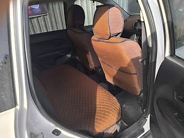 посадка машины: Toyota Ist: 2004 г., 1.3 л, Автомат, Бензин, Хэтчбэк — 2
