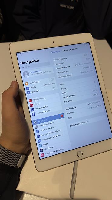 Планшеты: Планшет, Apple, память 128 ГБ, 9" - 10", Wi-Fi, Б/у, Детский цвет - Золотой — 3