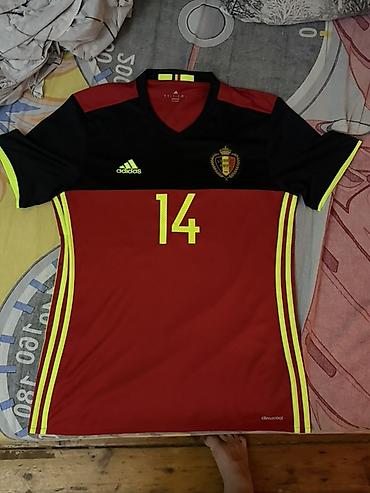 Kişi geyimləri: Belçika milli futbol komandasının rəsmi dizaynlı adidas forması — 1