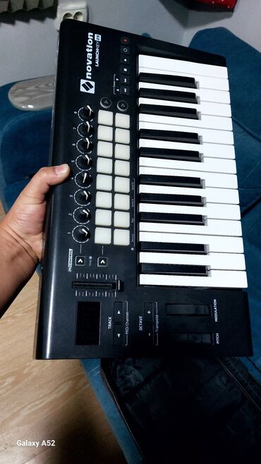 спортивный костюм для девочек: MIDI-клавиатура/контроллер Novation Launchkey 25 - 25 полноразмерных