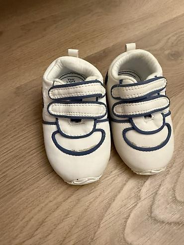 Başqa uşaq ayaqqabıları: NEXT baby körpə ayaqqabıları. Her biri 15 azn — 9