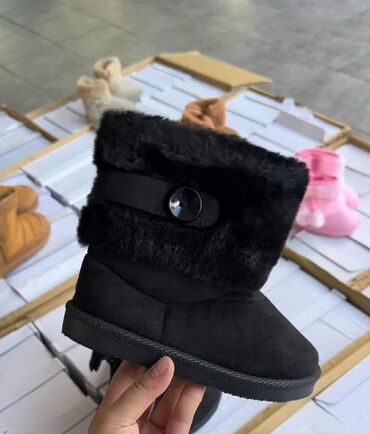 Čizme: Dečje zimske čizmice . Cena 2500 din — 8