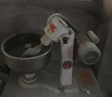 gurze xengel: Sənaye tipli xəmır yoğurma maşını - Güclü elektrik mühərriki və — 1