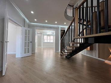 Продажа коттеджей и домов: Продается 2-этажный дом в ж/м Алтын-Ордо! 📌Площадь дома: 207 м2 — 5