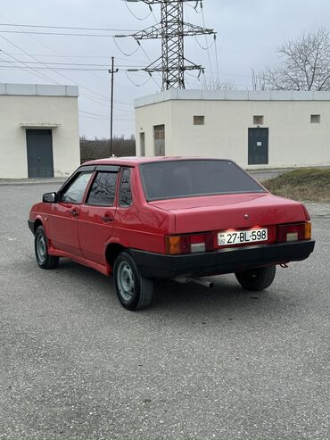 VAZ (LADA): VAZ 21099 sedan - Kuzov: 4 qapılı sedan, qırmızı rəng, qara bamper və — 6
