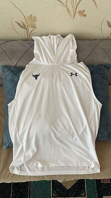Corab və alt paltarı: Under Armour Project Rock kişi idman maykası (kapüşonlu, qolsuz) - — 1