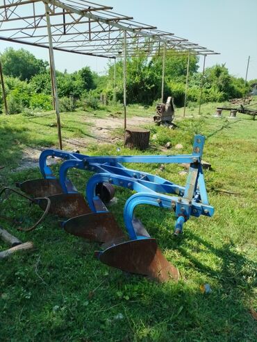 Qoşqular: Kotan satılır qiymət 2200 m 10 hektar yer əkilib 5 korpus lazimdı ona
