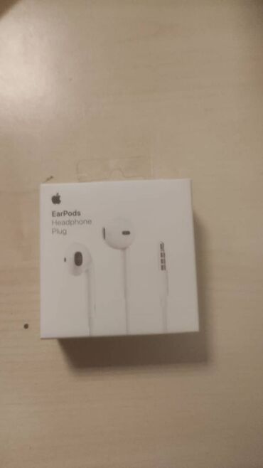 iphone qulaqlıq: Yenidir,Oriqinaldır. Ucuz verirəm. İşlənməyibdir. İphone telefonu üçün
