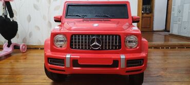 Manejlər: Mercedes G63 2 mator. maşın yeni alınıb eləcə evde sürülüb sadəcə uje