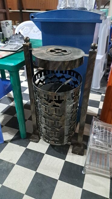 Baklar və çənlər: Məhsul: Daxili/çöl istifadə üçün metal zibil qutuları - Model — 18