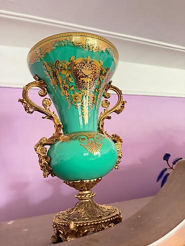 boyuk guldan: Bir vaza, Keramika — 2