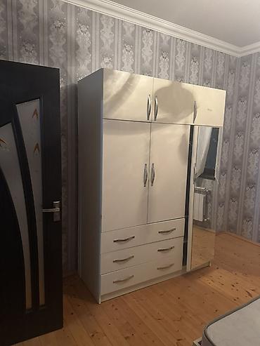 avropa qapi: Ağ rəngli, parlaq səthli, çoxfunksiyalı yataq otağı dolabı. - — 1