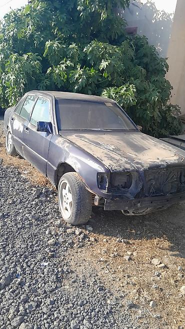 mercedes 180 b: Mercedes-Benz E-Class: 2.4 l | 1994 il Sedan — 1