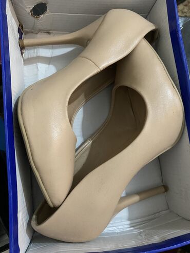 женские кожаные туфли лодочки: Туфли 35, цвет - Бежевый