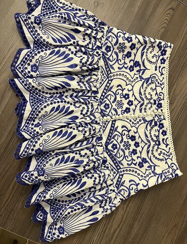 Digər kişi ayaqqabıları: Zara etek 
L razmerdir. M ve L razmerlere gedir — 13