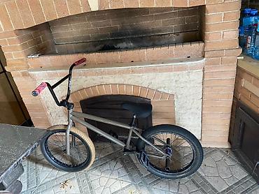 BMX velosiped – küçə və park trükləri üçün - Çərçivə: polad, mat boz