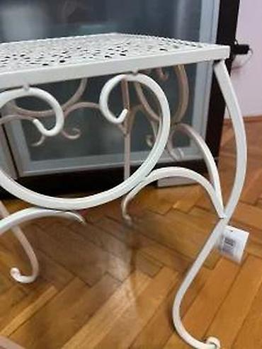 Stilski klub stolovi: Dekorativni metalni stočić – vintage/šik stil - Materijal — 10