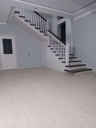 Деревянные лестницы: Стильная деревянная лестница, выполненная в классическом стиле — 41