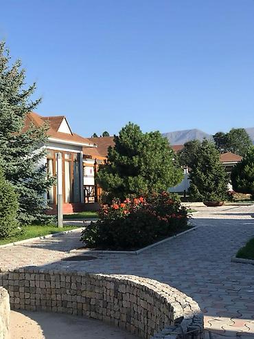 Продажа отелей и хостелов: Продаю отель на Иссык Куле в с. Тамчи . 200 км от г. Бишкек. Участок — 14