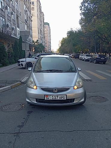 Honda Fit: 2004 г., 1.3 л, Автомат, Бензин, Хэтчбэк at lalafo.kg Honda Fit: 2004 г., 1.3 л, Автомат, Бензин, Хэтчбэк