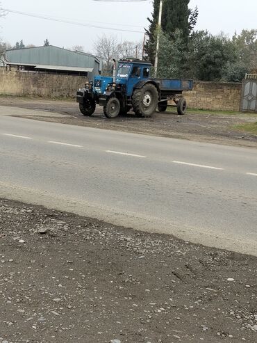 Traktorlar: Mavi rəngli ağır sinif təkərli traktor və qoşqu komplekti — 3