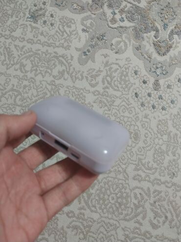 беспроводное оборудование: Беспроводные TWS-наушники с зарядным кейсом и дисплеем БУ -