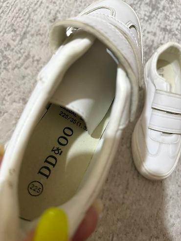 nike react: Кеды/кроссовки белого цвета на липучках
35 размера
Выход- один раз — 6