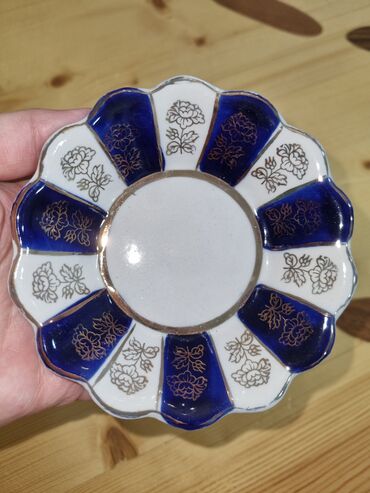 Süfrə qab-qacaqı: Yenidir
12 eded