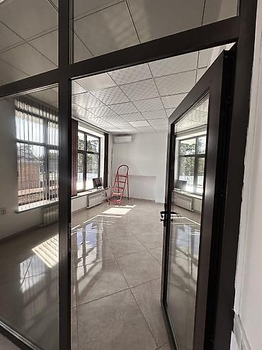 Коммерческая недвижимость: Сдаю Офис целиком: 170 м², В административном здании, С ремонтом, С высокими потолками — 4