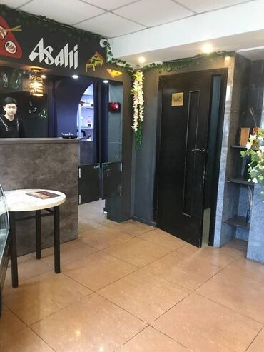 Рестораны, кафе: Ата-Турк парк Сдается коммерческое помещение с витражным фасадом