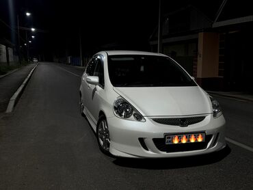 автомобиль семёрка: Honda Fit: 2007 г., 1.5 л, Вариатор, Бензин, Хэтчбэк