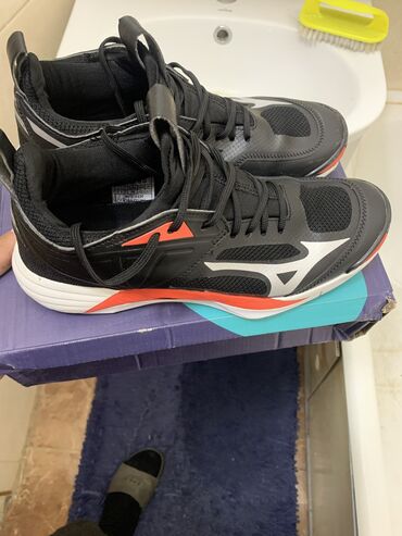 нижний джал: Кроссовки для волейбола «Mizuno”Vetnam . 40-41 й размер