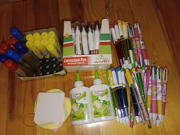 Masaüstü dəstlər: Məktəb ləvazimatları və dəftərxana dəsti Komplektin tərkibi: - Dərs — 8