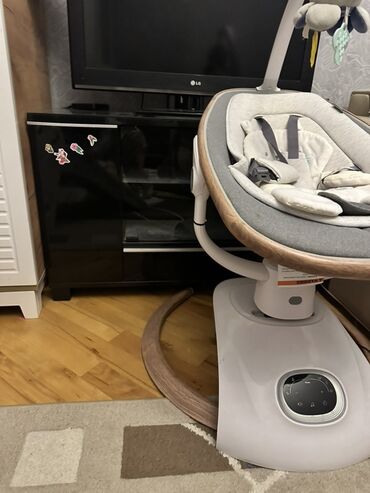 BMW: Elektrikli beşik-swing kreslosu. Kidilo markası
Həzi Aslanovdadır
