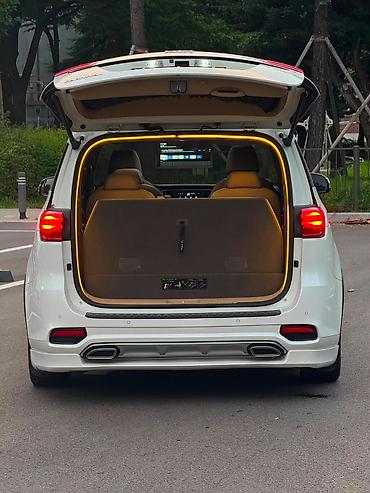 Kia: Kia Carnival: 2021 г., Минивэн — 24