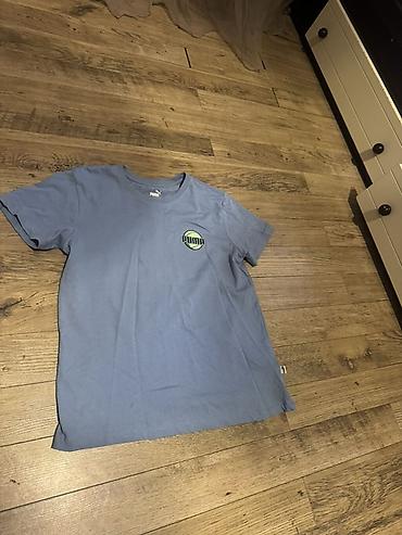 ağ futbolka: Adidass yeni s razmer. 20azn Puma s razmer 1defe gey 15azn her ikisi — 2