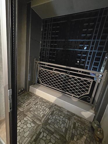 ipotekada olan evler: 28 May metrosuna birbaşa çıxışı olan, Azadlıq prospektinə baxan — 10