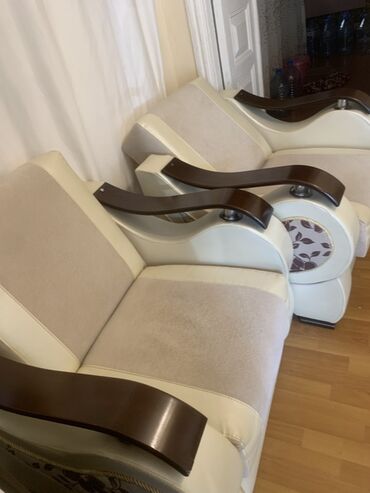 Qonaq otağı dəstləri: Ağ rəngdə yemək və qonaq otağı dəsti Komplektin tərkibi: - 1 ədəd — 14