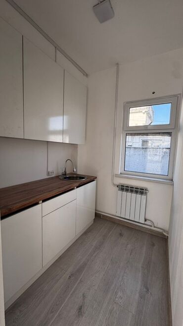 суточный квартира ош зайнабидинова: 1 бөлмө, Менчик ээси, Чогуу жашоосу жок, Жарым -жартылай эмереги бар