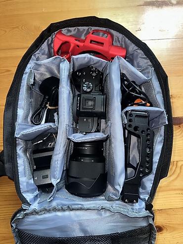 uşaq cantalar: Sony Alpha seriyalı tam kadr güzgüsüz fotoaparat komplekti. Paketdə — 2
