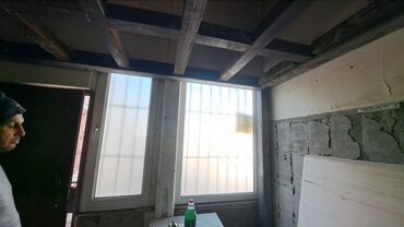 pilastik pencere: Yaxşı vəziyyətdə. 1 ci təkdir yaba açılır.2 ci qluxoy