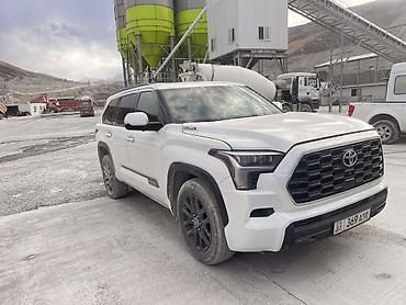 c max: Toyota Sequoia: 2022 г., Гибрид, Внедорожник — 3