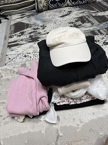 женские вещи отдам даром: Отдам даром Женский комплект одежды и аксессуаров (микс) Для девушек — 1