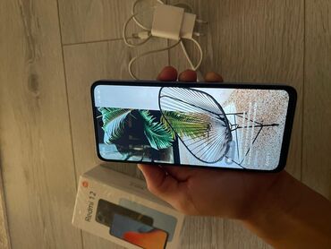 ксиоми нот 14 про цена: Смартфон Redmi 12 в светло-голубом цвете с тонким корпусом и