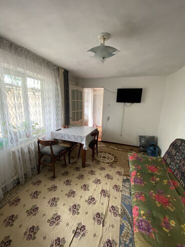 комната кызыл аскер: 2 м², 3 комнаты, Старый ремонт Без мебели