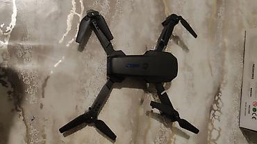 yx116 drone: E88 Drone – qatlanan korpuslu, Xüsusiyyətlər: - Kompakt, qatlanan — 2