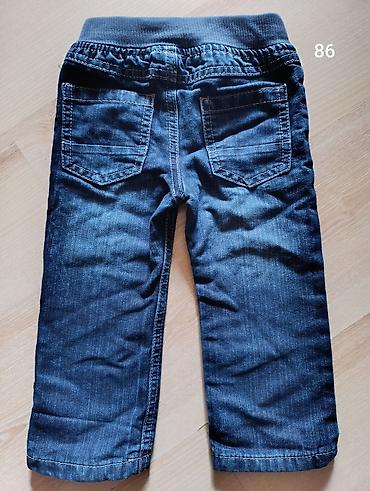 Paketi dečije odeće: Decaci farmerke, pantalone, bermude,sorcevi.Cene do 500din, velicina — 7