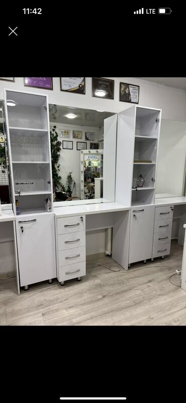 Шкафы для салонов: Продаю зеркала для парикмахеров,подойдут визажистам. В идеальном at lalafo.kg Шкафы для салонов: Продаю зеркала для парикмахеров,подойдут визажистам. В идеальном