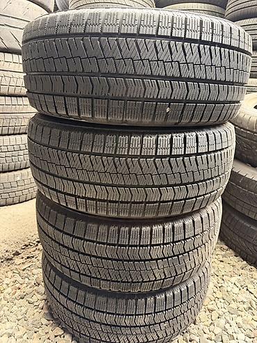 Комплект зимних шин Bridgestone Blizzak VRX2 - Размер: 215/50 R17 -